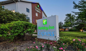 Holiday Inn Express Chicago Northwest-Vernon Hills, an IHG Hotel